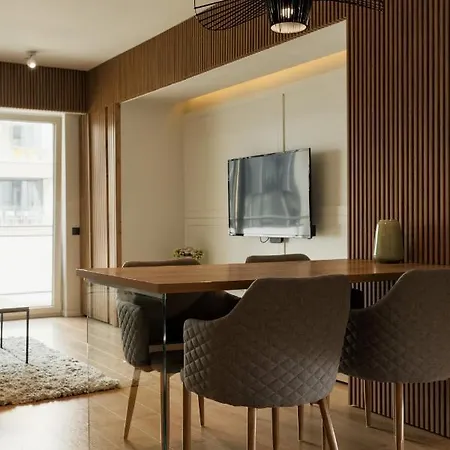 Nest Mirror Apartment