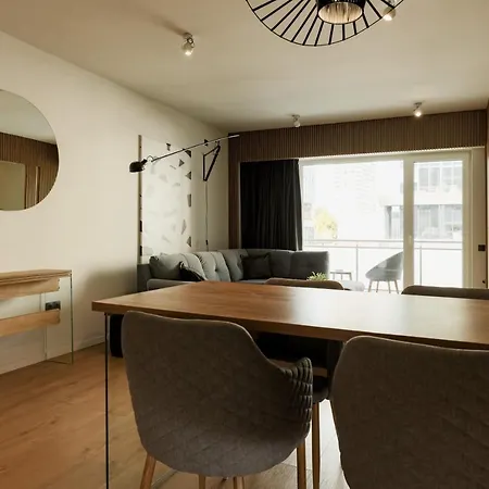 Nest Mirror Apartment *