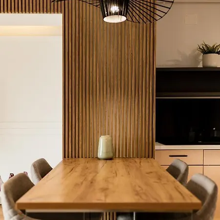 Nest Mirror Apartment *