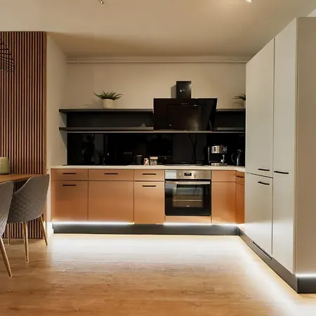 Nest Mirror Apartment