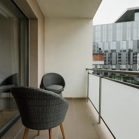 Nest Mirror Apartment *